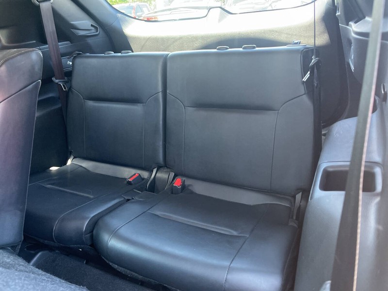 Mitsubishi Outlander Vehicle Image 09