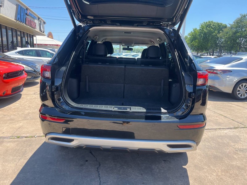Mitsubishi Outlander Vehicle Image 10