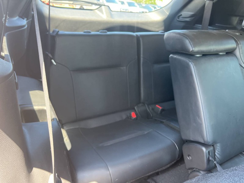 Mitsubishi Outlander Vehicle Image 12
