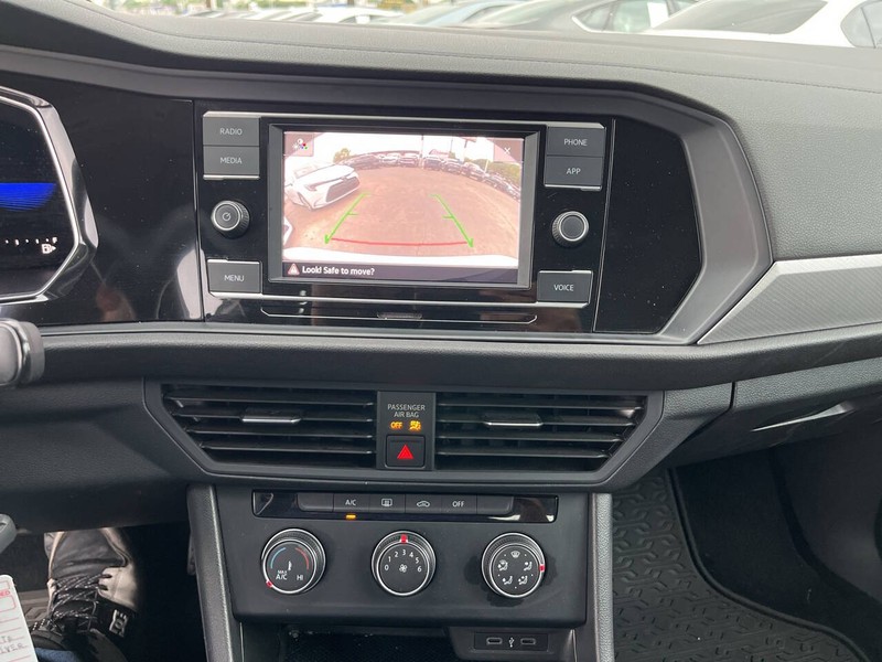 Volkswagen Jetta Vehicle Image 11