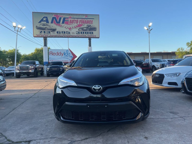 Toyota C-HR Vehicle Image 02