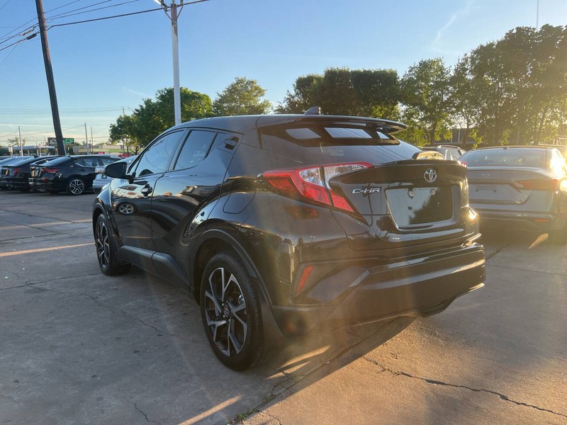 Toyota C-HR Vehicle Image 03