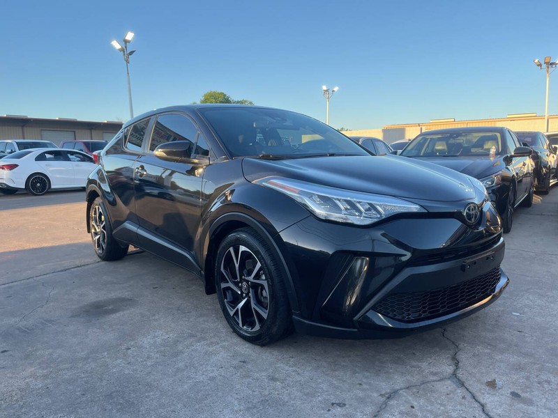 Toyota C-HR Vehicle Image 06