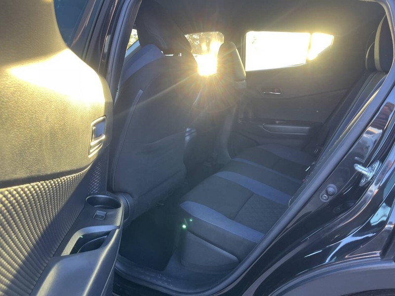 Toyota C-HR Vehicle Image 08
