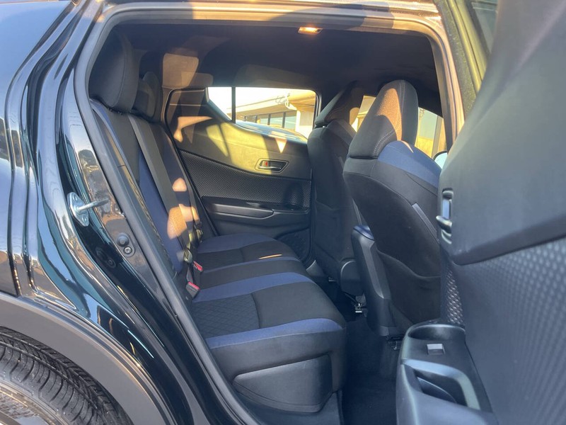 Toyota C-HR Vehicle Image 10