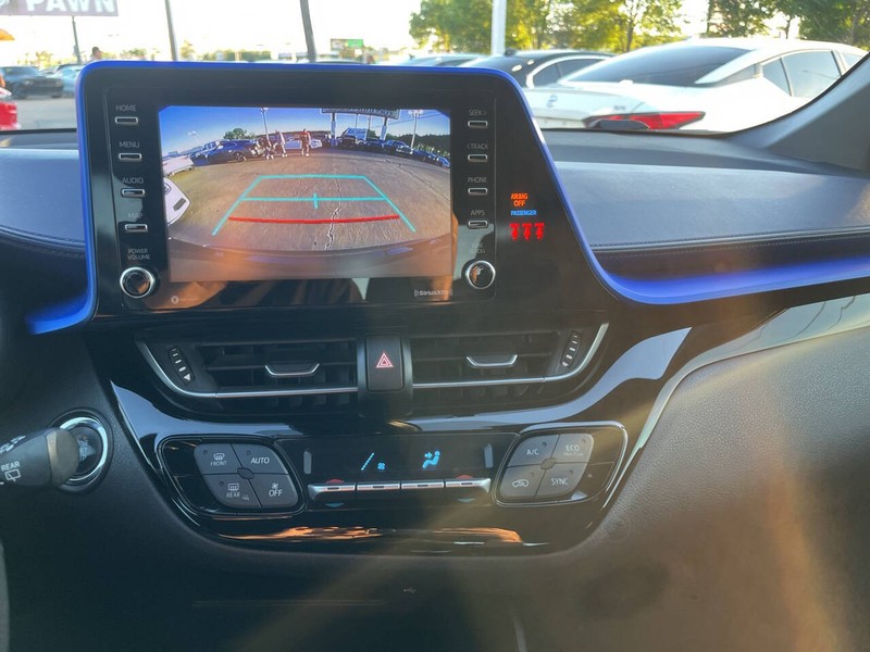 Toyota C-HR Vehicle Image 12