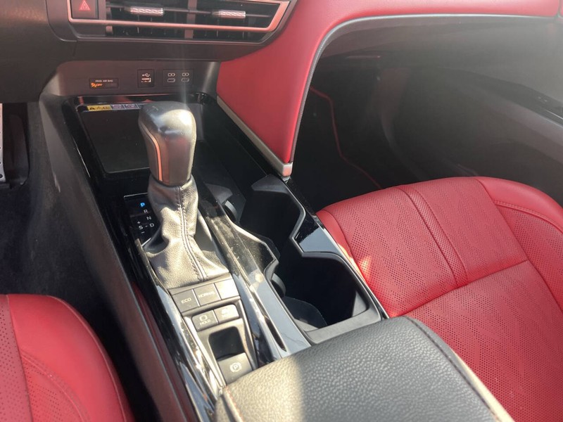 Toyota Camry Vehicle Image 12