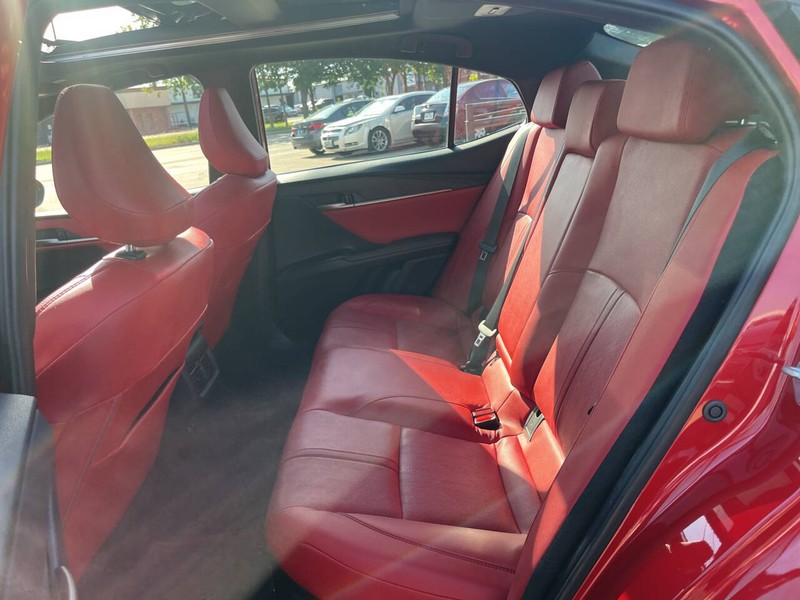 Toyota Camry Vehicle Image 16