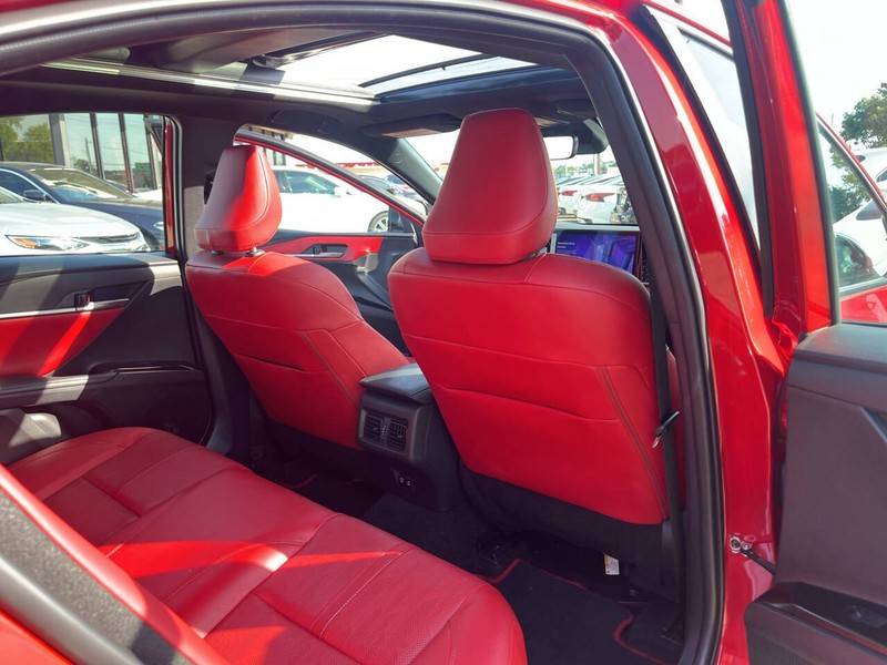 Toyota Camry Vehicle Image 18