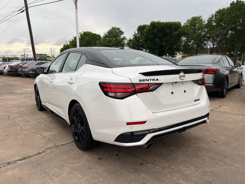 Nissan Sentra Vehicle Image 03