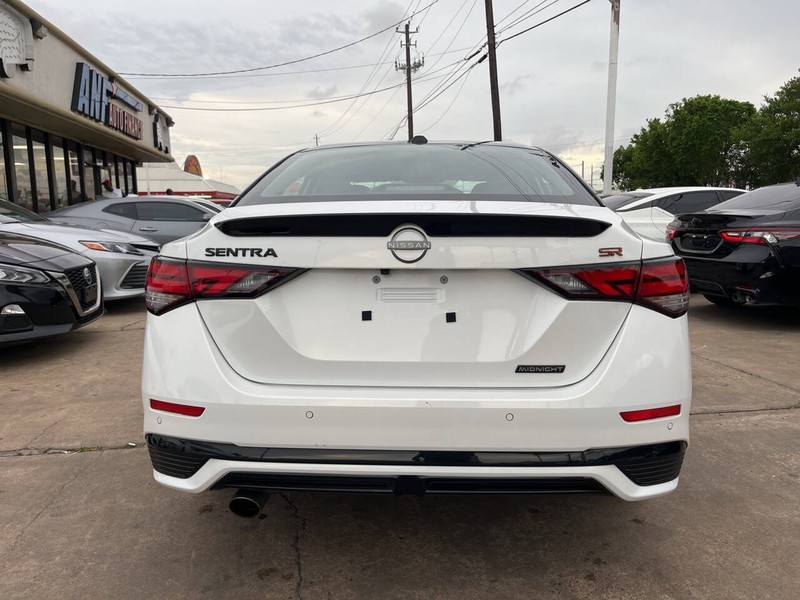 Nissan Sentra Vehicle Image 04