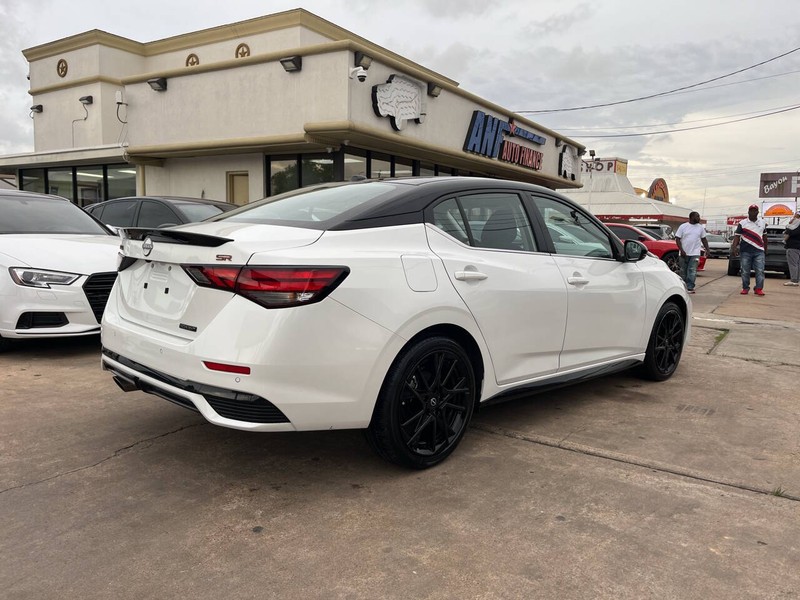 Nissan Sentra Vehicle Image 05