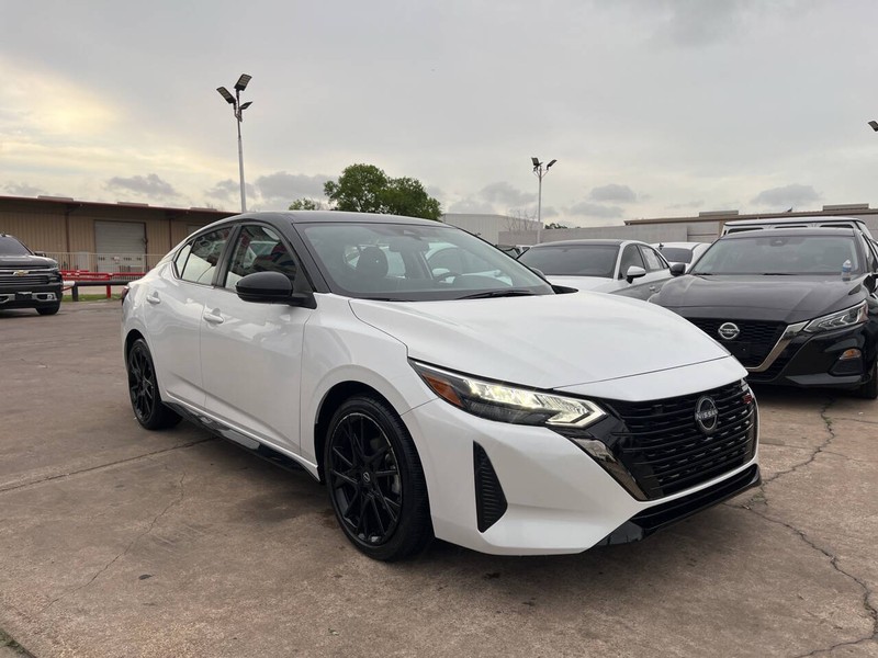 Nissan Sentra Vehicle Image 06