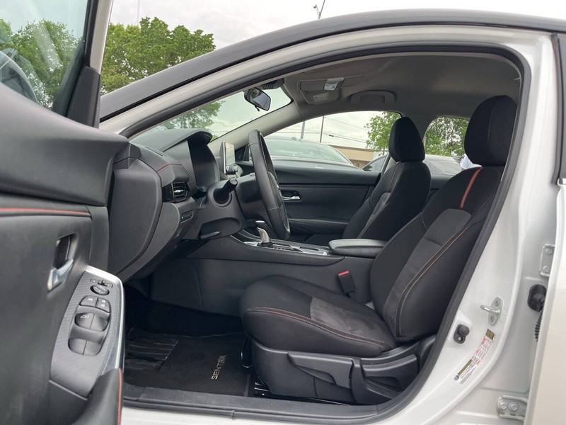 Nissan Sentra Vehicle Image 07