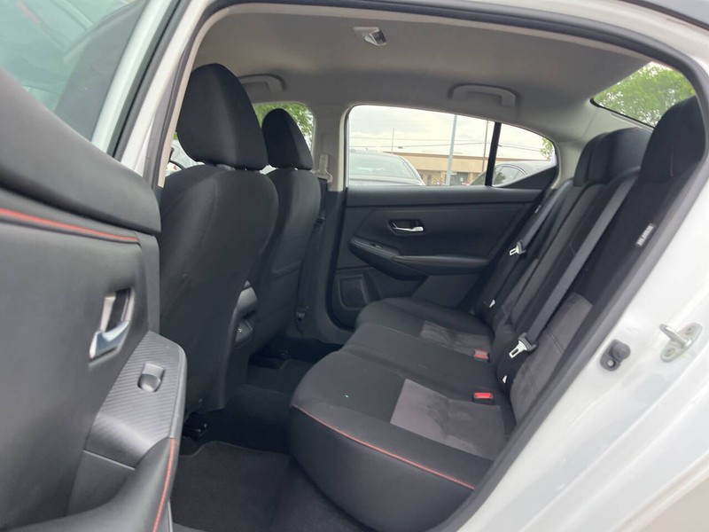 Nissan Sentra Vehicle Image 08