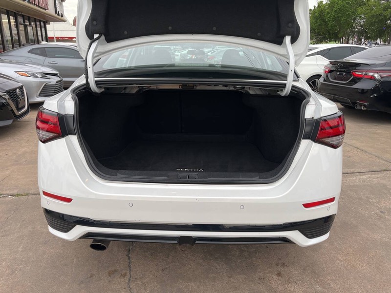 Nissan Sentra Vehicle Image 09