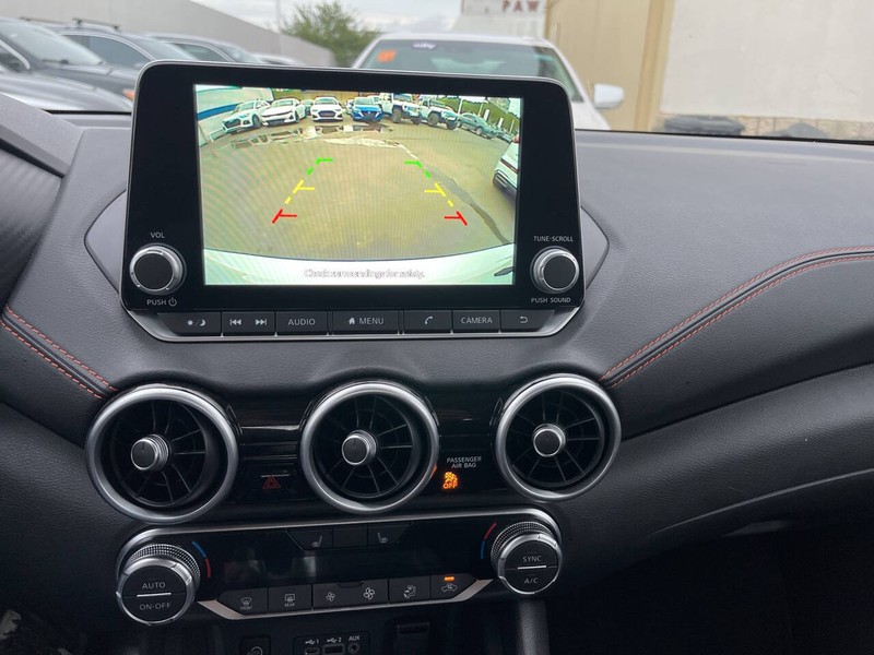 Nissan Sentra Vehicle Image 12