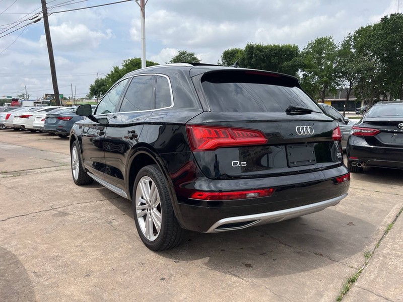 Audi Q5 Vehicle Image 03