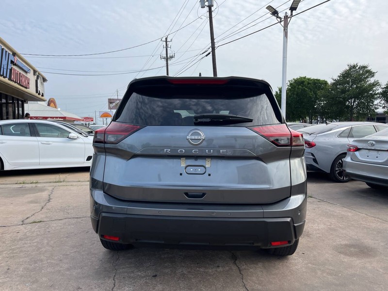 Nissan Rogue Vehicle Image 04