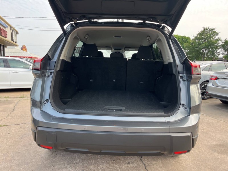 Nissan Rogue Vehicle Image 09