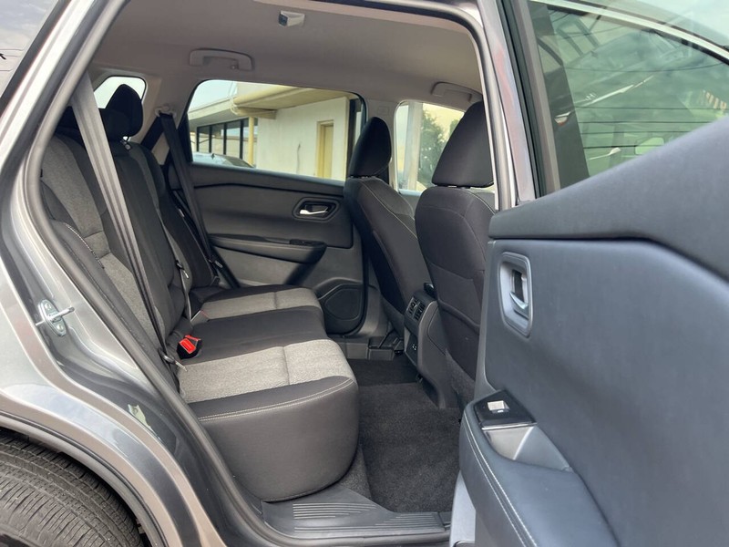 Nissan Rogue Vehicle Image 10