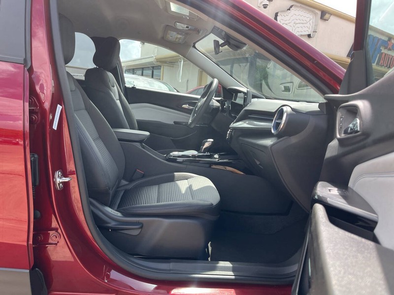 Chevrolet Trax Vehicle Image 11