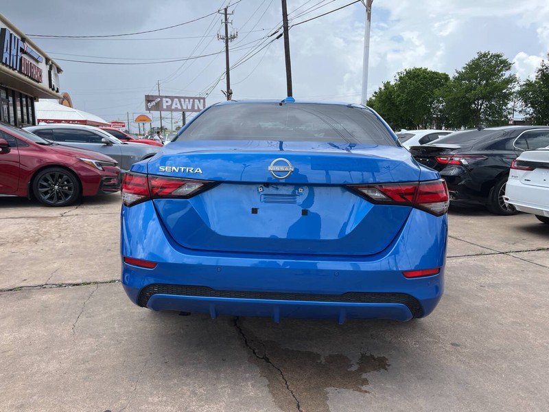 Nissan Sentra Vehicle Image 04