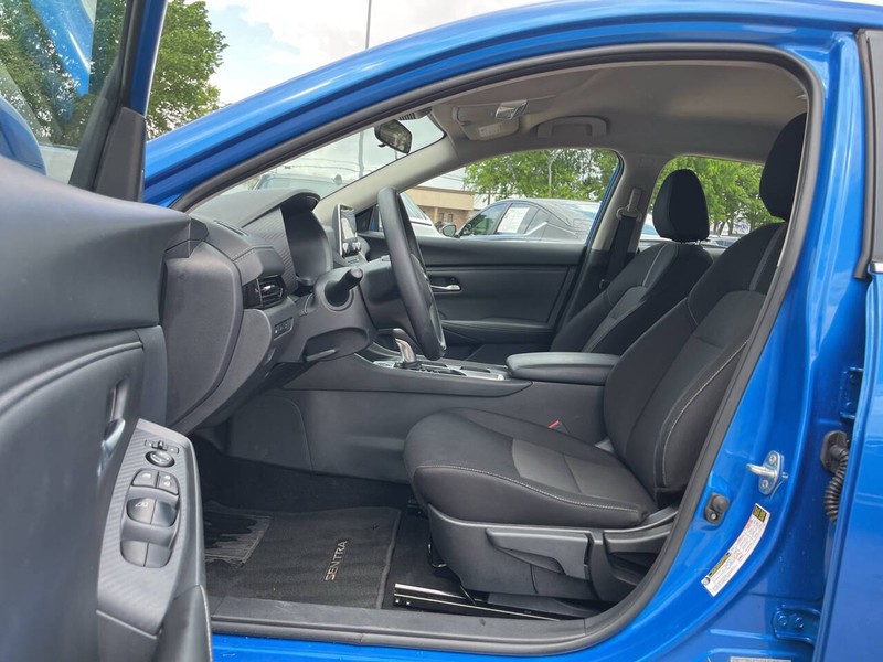 Nissan Sentra Vehicle Image 07