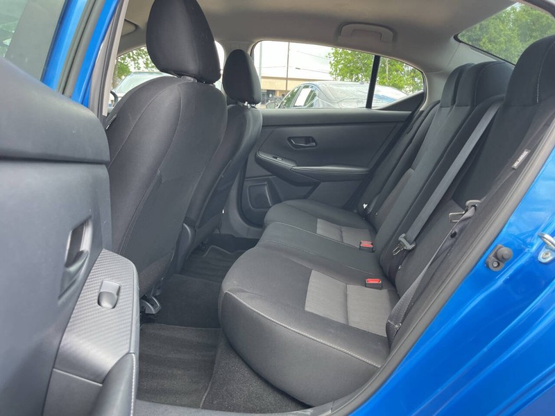 Nissan Sentra Vehicle Image 08