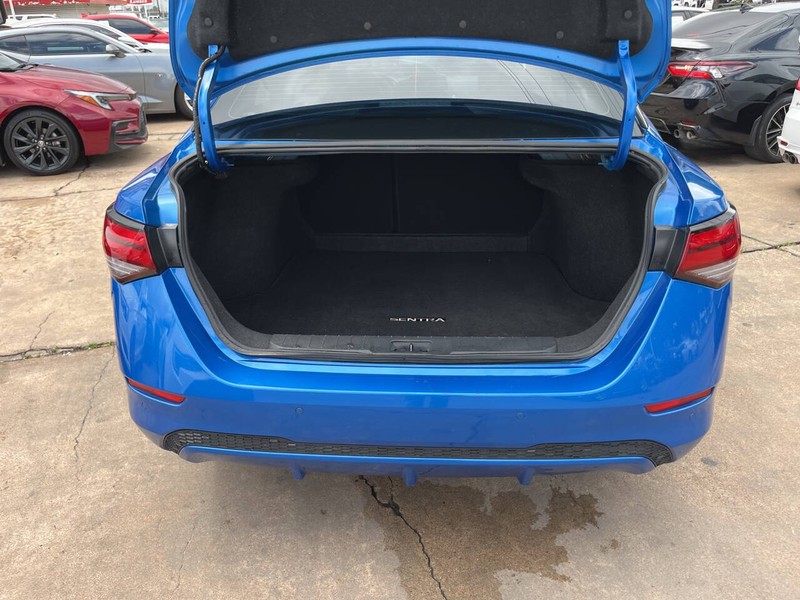 Nissan Sentra Vehicle Image 09