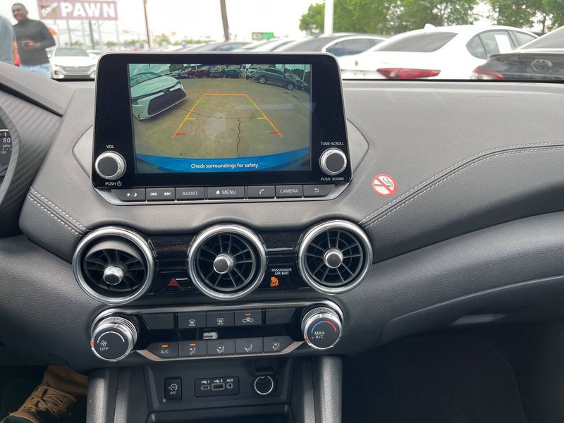 Nissan Sentra Vehicle Image 12