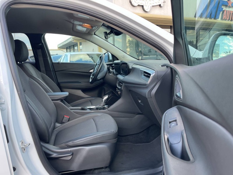Buick Encore GX Vehicle Image 11