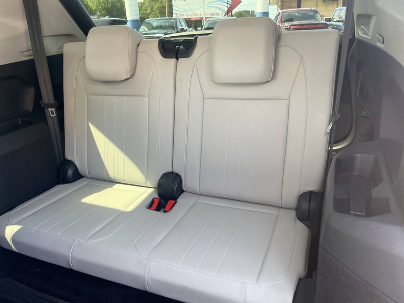 Volkswagen Tiguan Vehicle Image 09