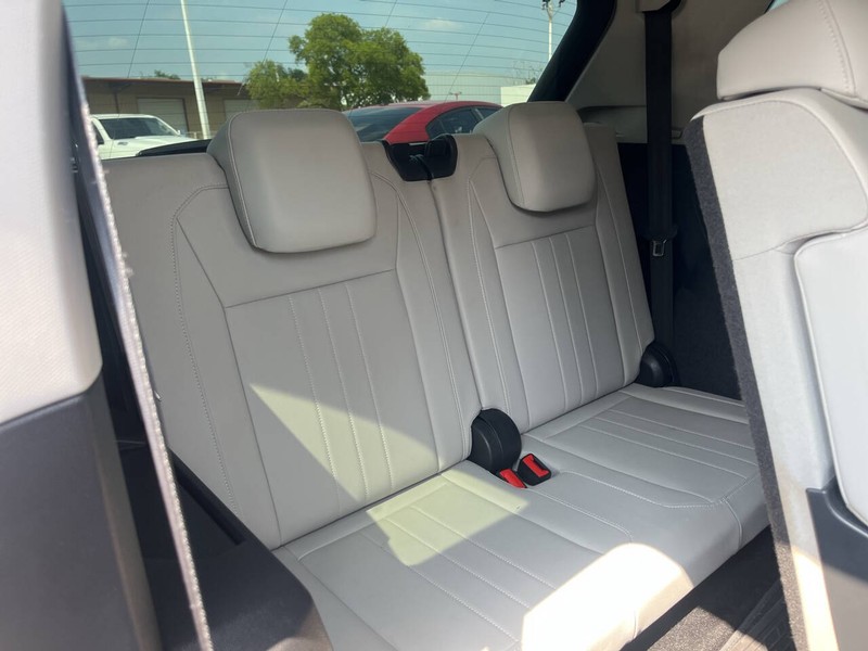 Volkswagen Tiguan Vehicle Image 12