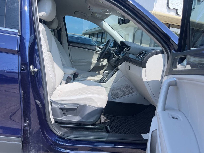 Volkswagen Tiguan Vehicle Image 13