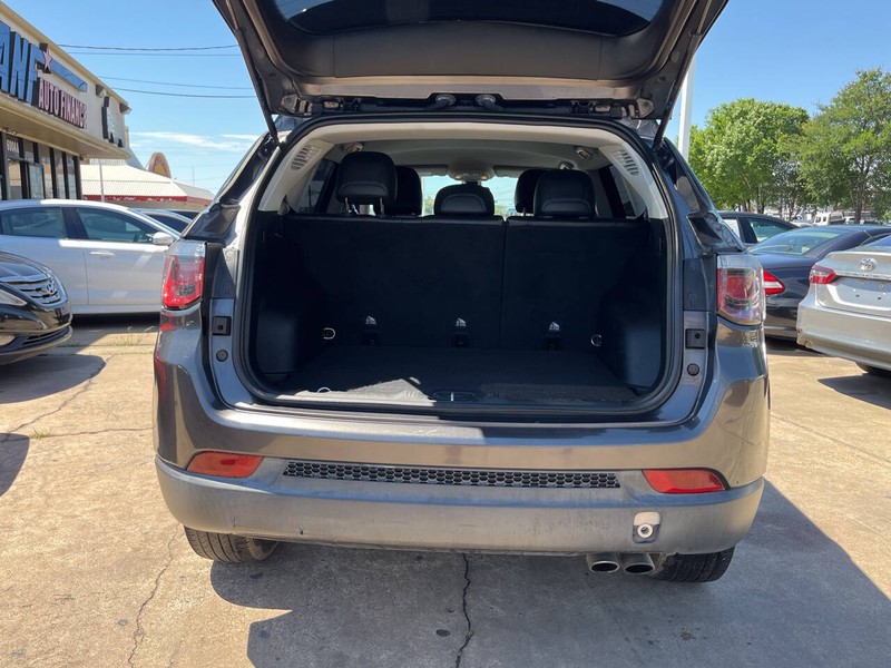 Jeep Compass Vehicle Image 09