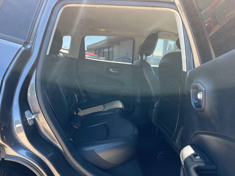 Jeep Compass Vehicle Image 10