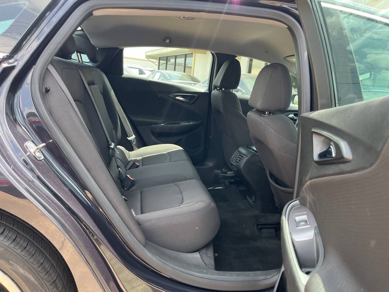 Chevrolet Malibu Vehicle Image 10