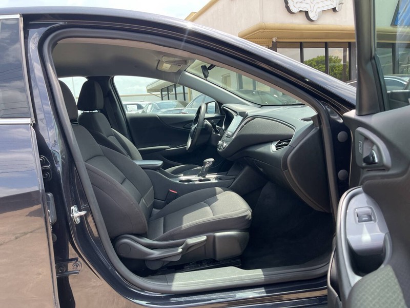 Chevrolet Malibu Vehicle Image 11