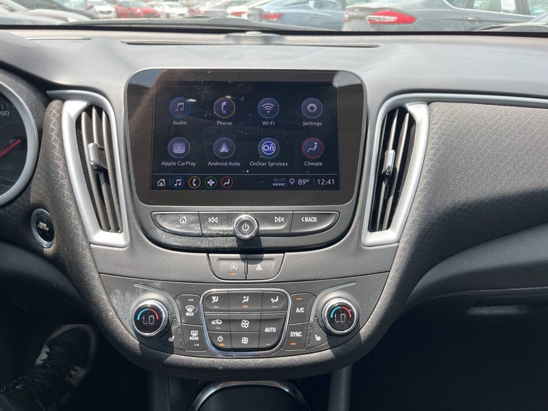 Chevrolet Malibu Vehicle Image 12