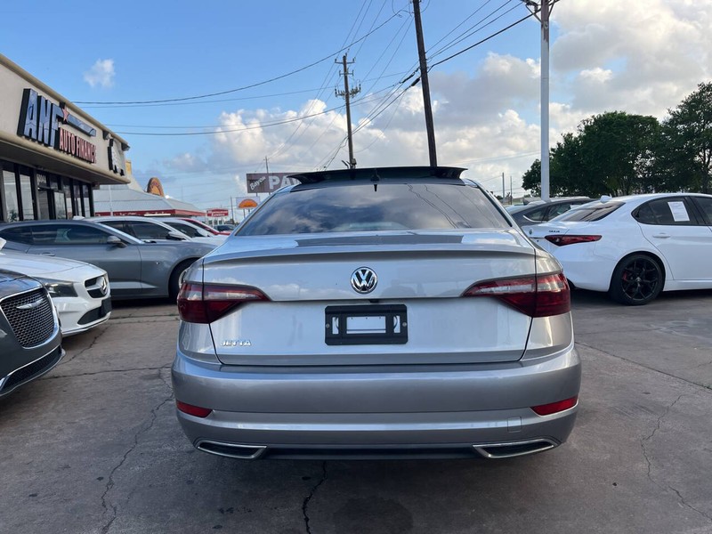 Volkswagen Jetta Vehicle Image 04