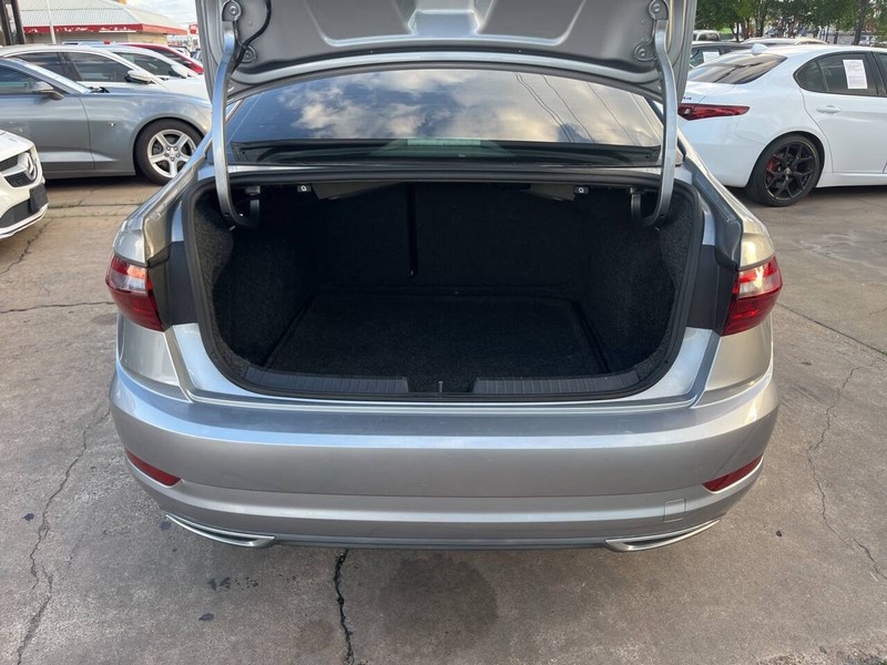 Volkswagen Jetta Vehicle Image 09