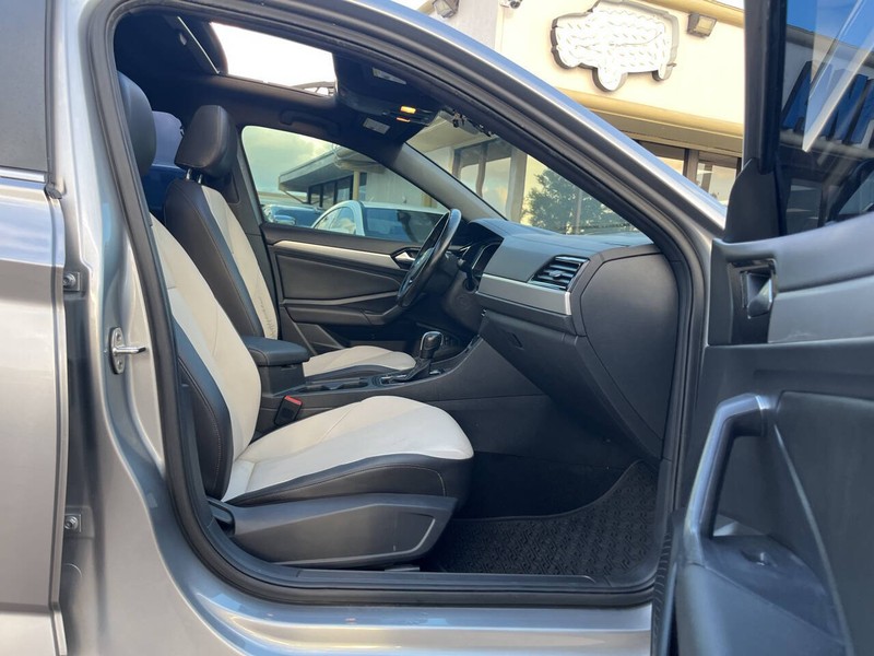 Volkswagen Jetta Vehicle Image 11