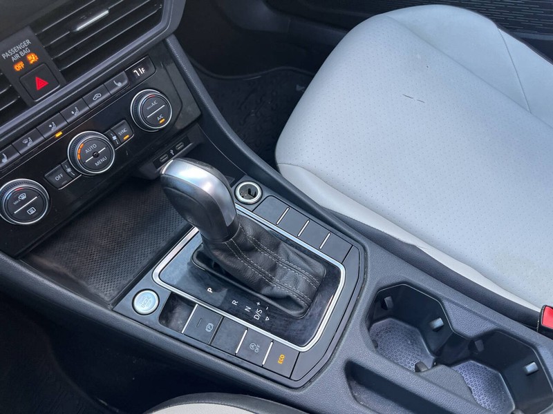 Volkswagen Jetta Vehicle Image 12