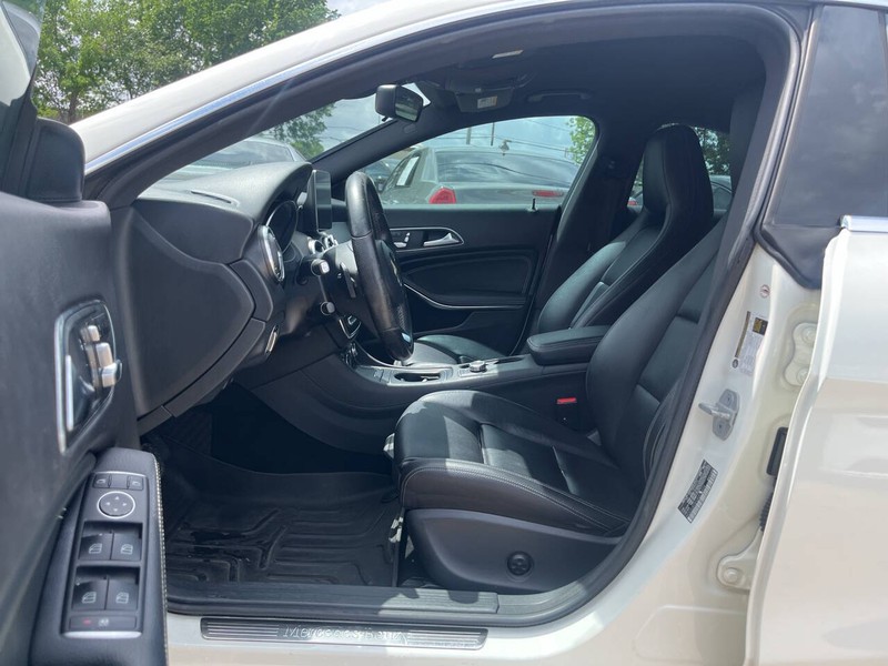 Mercedes-Benz CLA Vehicle Image 07