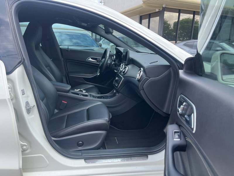 Mercedes-Benz CLA Vehicle Image 11