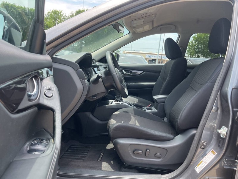 Nissan Rogue Vehicle Image 07