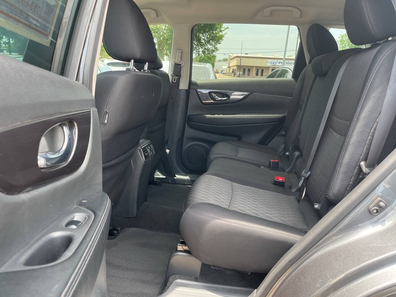 Nissan Rogue Vehicle Image 08