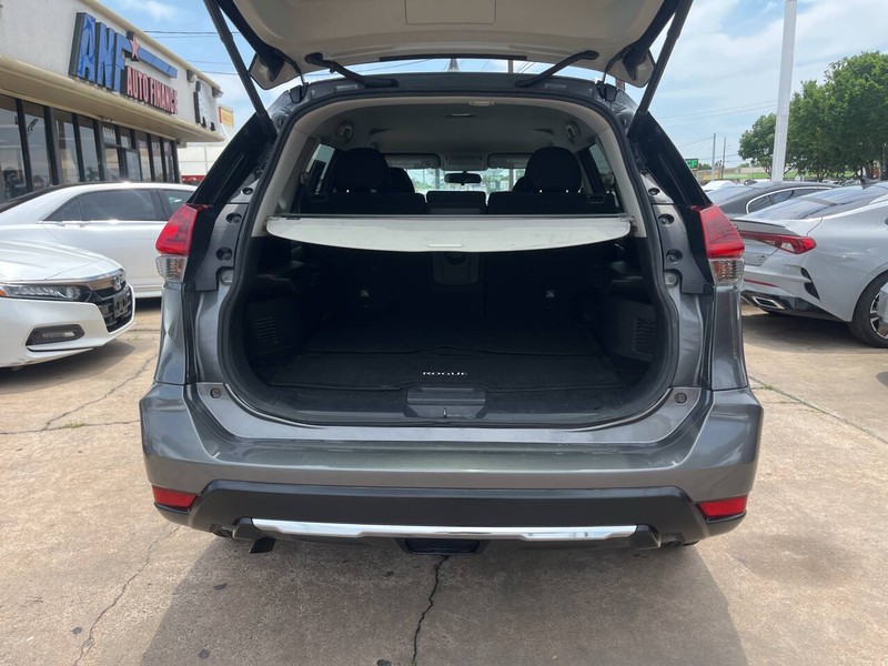 Nissan Rogue Vehicle Image 09