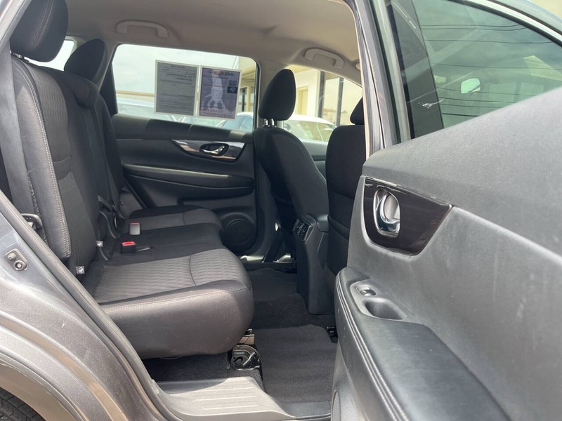 Nissan Rogue Vehicle Image 10